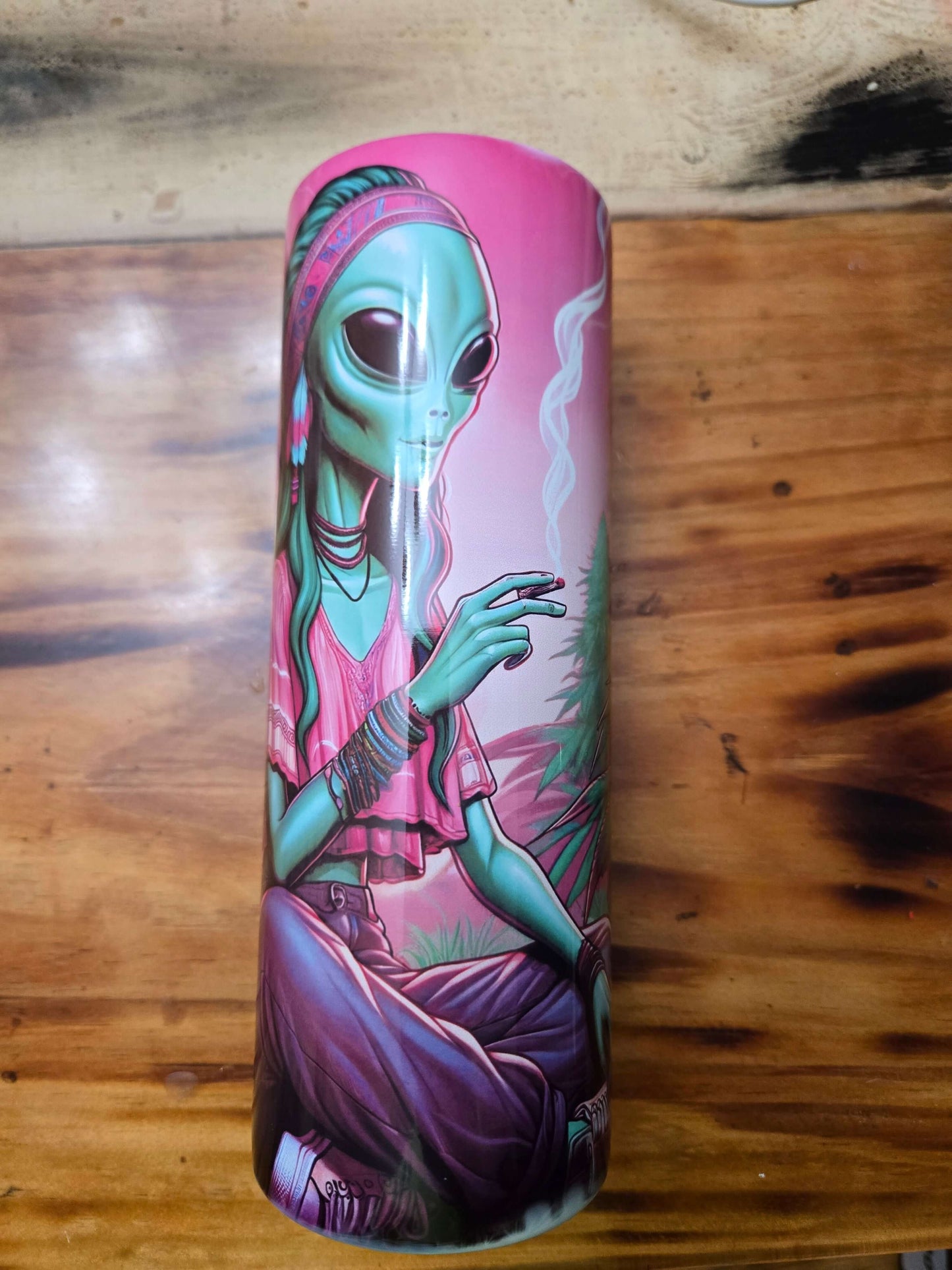 Colorful alien hippie design on a 20oz tumbler showcasing vibrant smoking culture.
