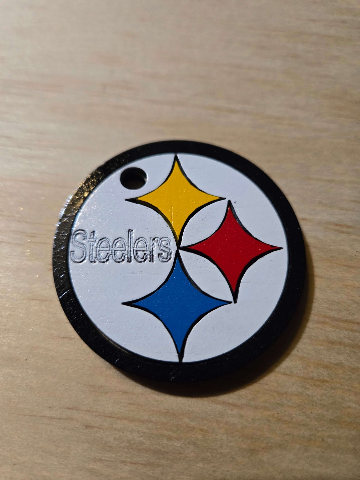 Pittsburgh Steelers logo keychain with vibrant colors on a circular design.
